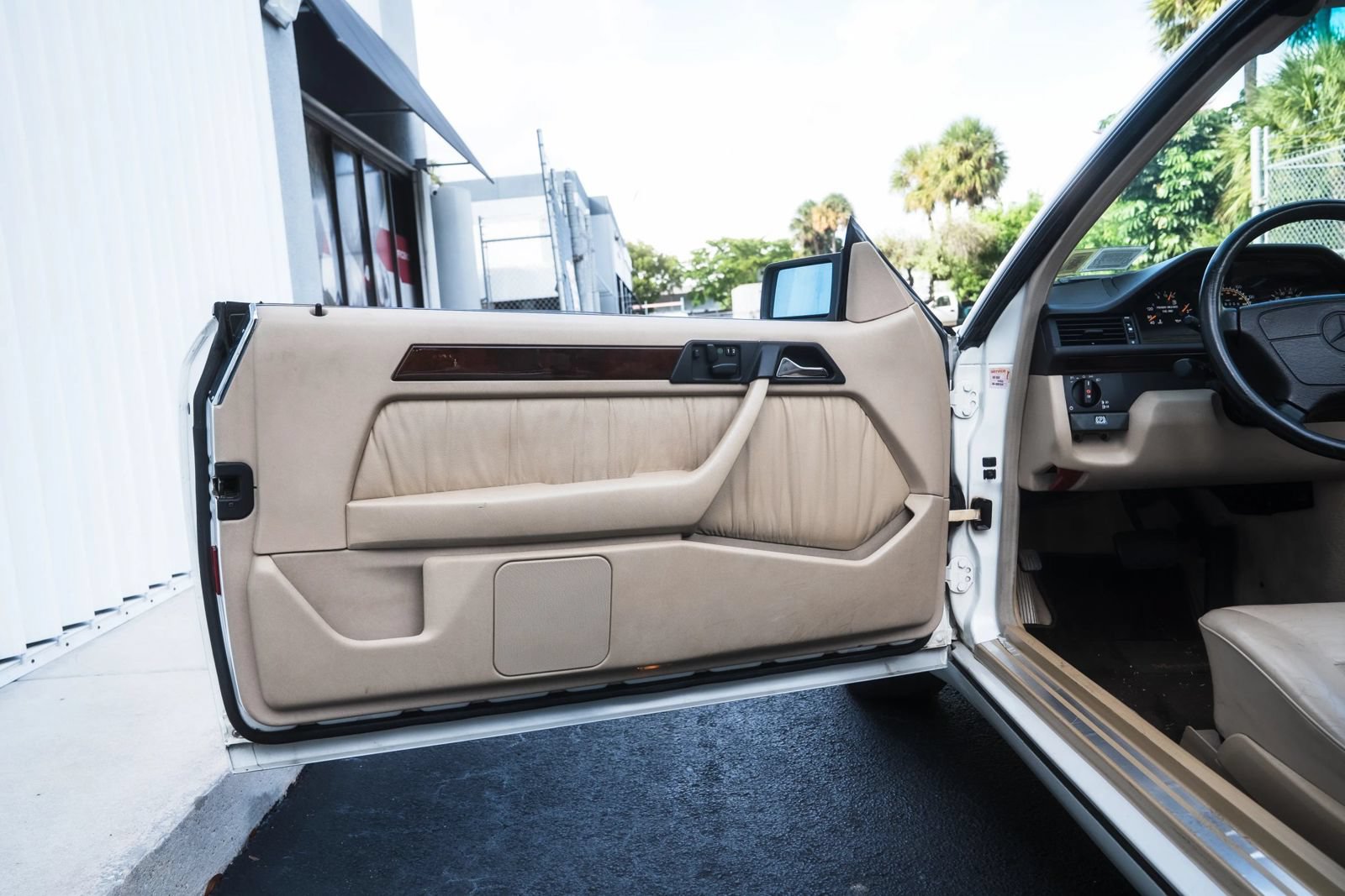 Used 1995 Mercedes-Benz E 320 Convertible image 14