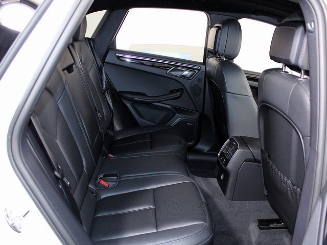 New 2026 Porsche Macan image 24