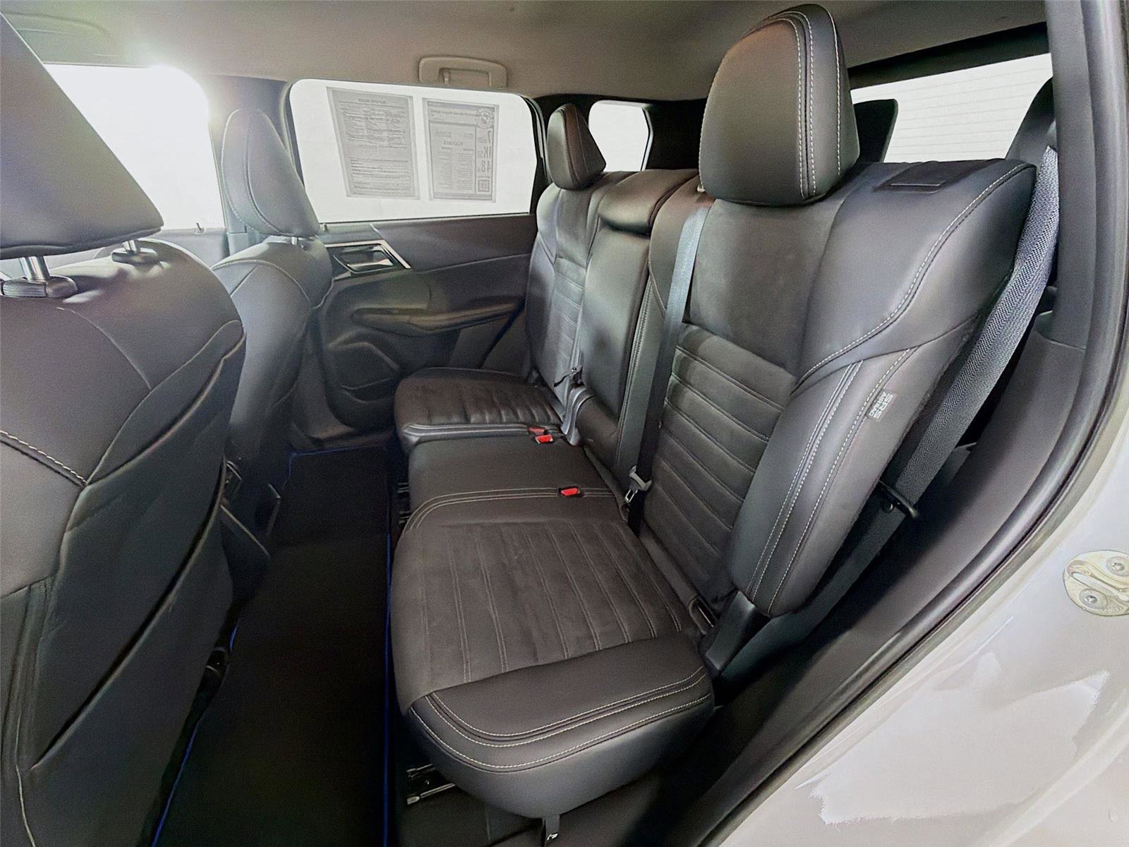 Used 2024 Mitsubishi Outlander 4WD Plug-In Hybrid image 22