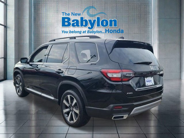 Used 2023 Honda Pilot Touring image 3