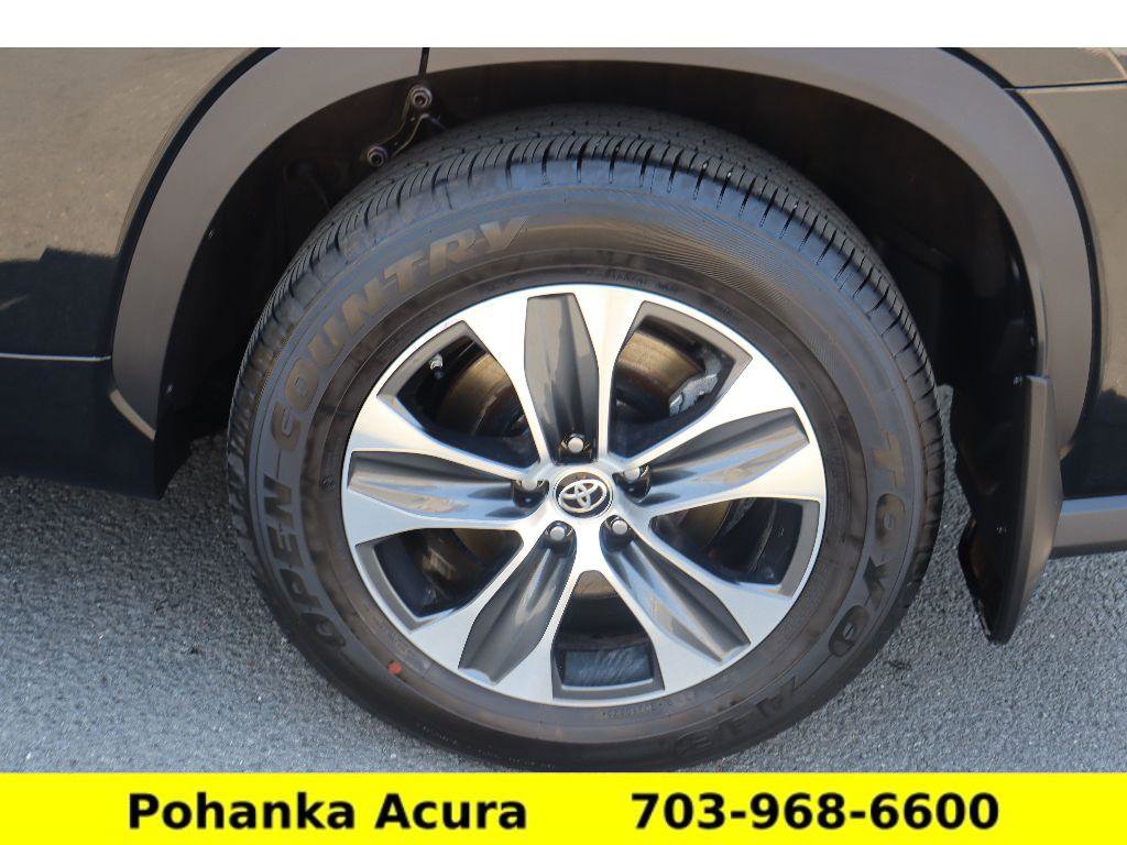 Used 2025 Toyota Highlander XLE image 32