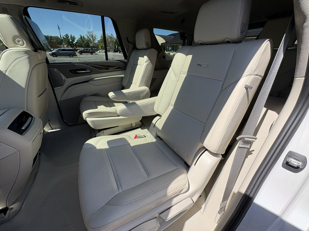 Used 2023 Cadillac Escalade Sport Platinum w/ LPO, ONYX Package AWD/4WD image 20