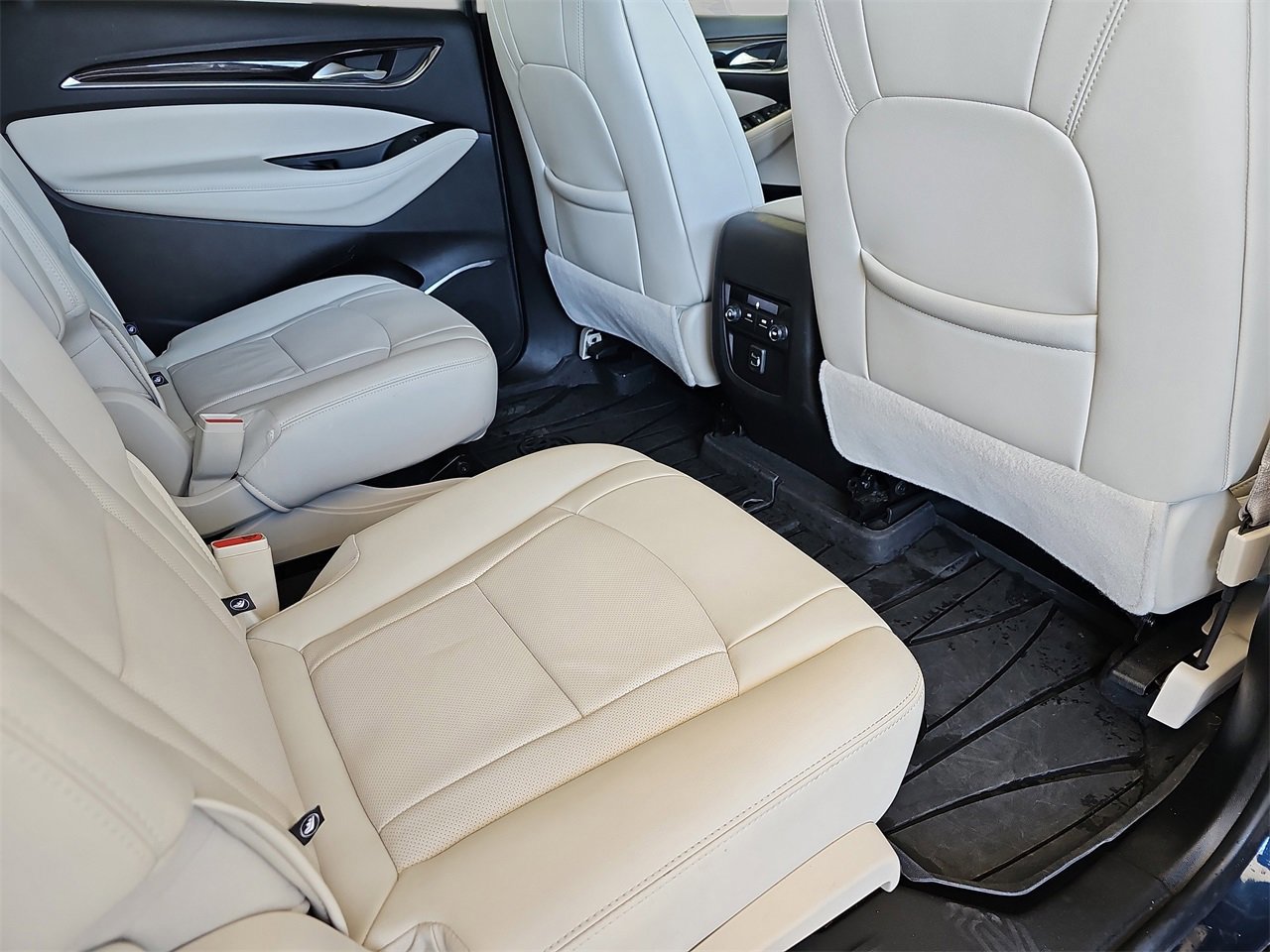 Certified 2023 Buick Enclave Essence image 11