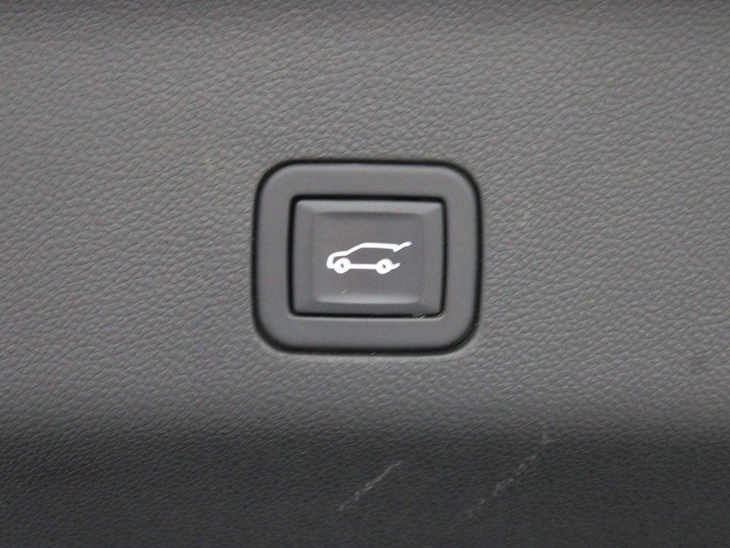 Used 2023 GMC Yukon SLT w/ Max Trailering Package image 38