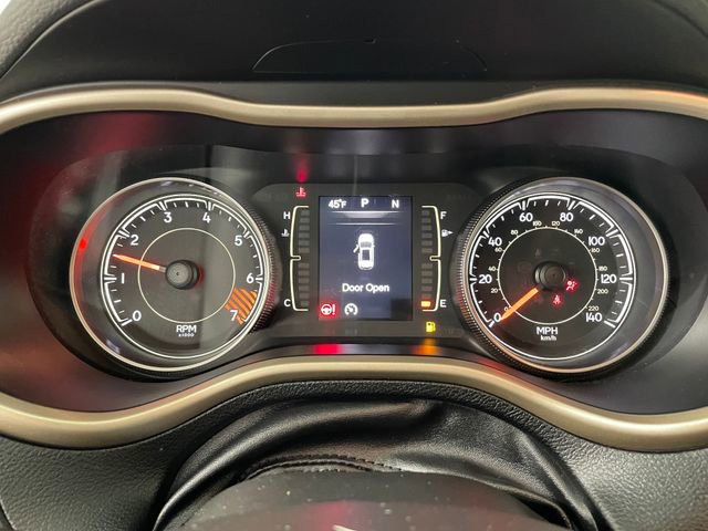 Used 2015 Jeep Cherokee Sport FWD image 5