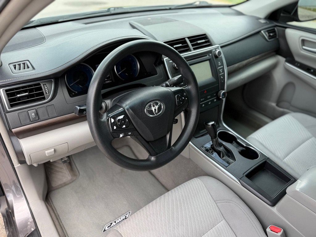 Used 2017 Toyota Camry LE FWD image 10