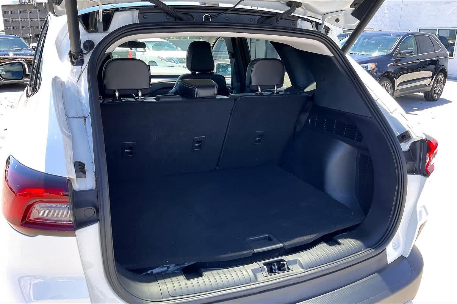 Used 2025 Ford Escape SE FWD image 18