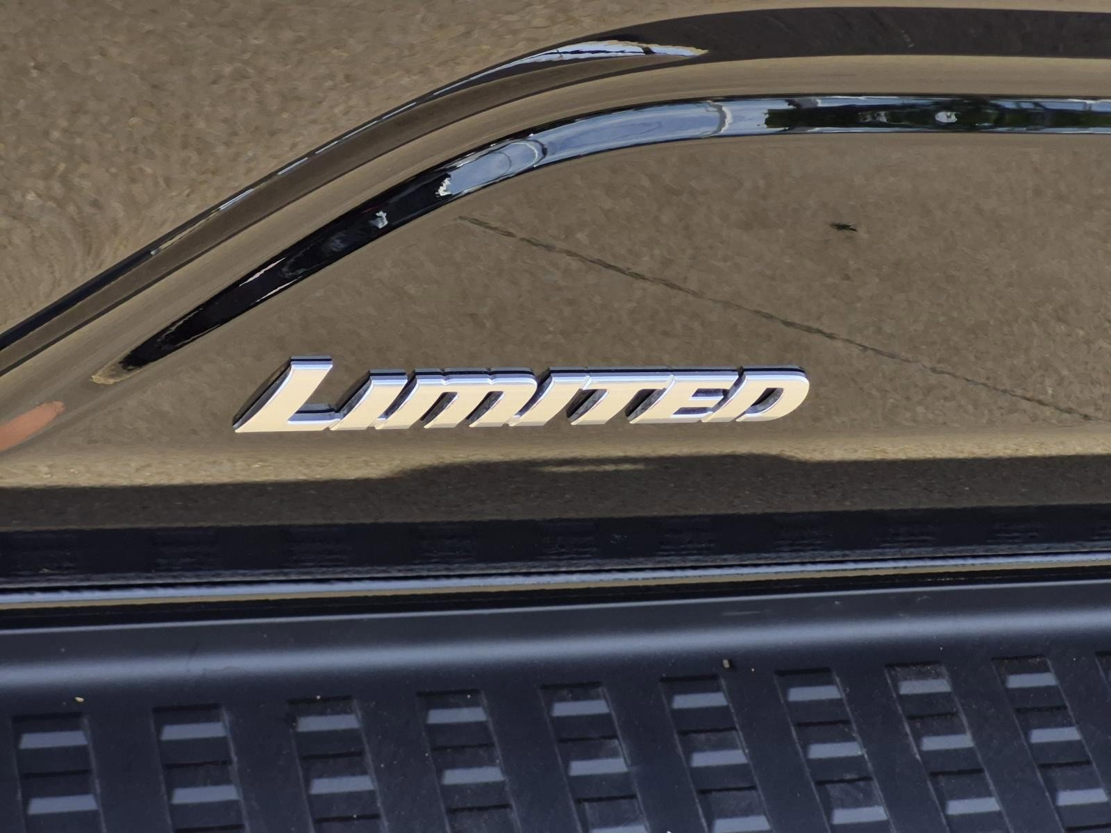 Used 2025 Toyota 4Runner Limited AWD/4WD image 10