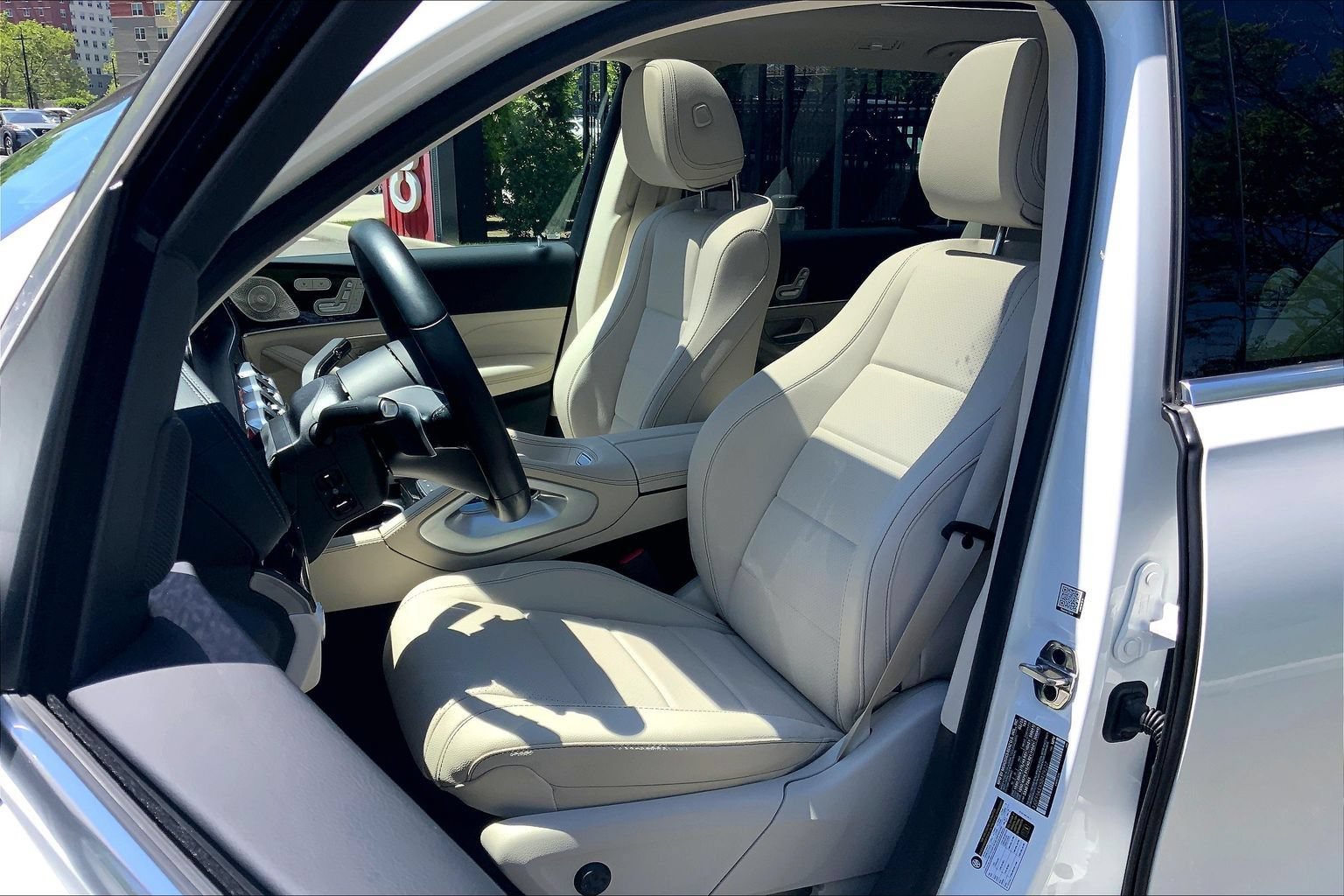 Used 2025 Mercedes-Benz GLS 450 4MATIC image 7