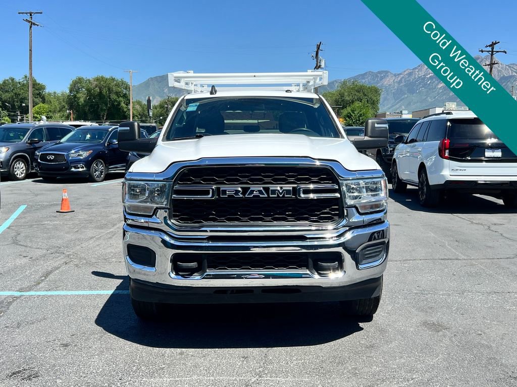 Used 2024 RAM 3500 Tradesman w/ Chrome Appearance Group AWD/4WD image 4