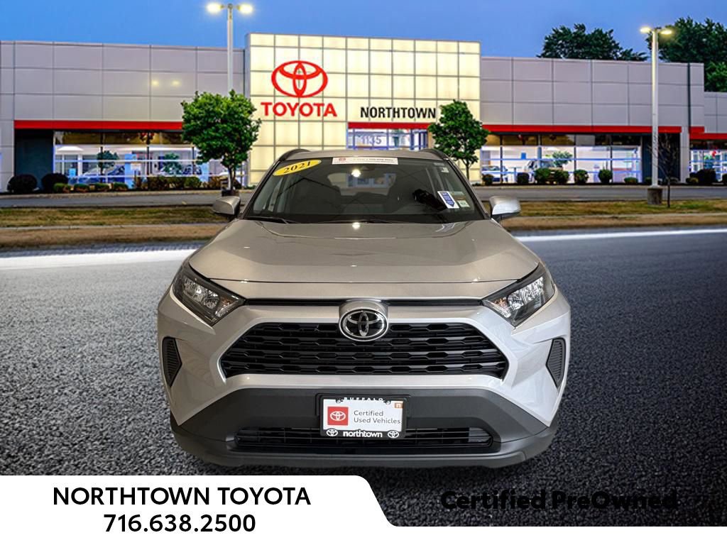Used 2021 Toyota RAV4 LE image 5