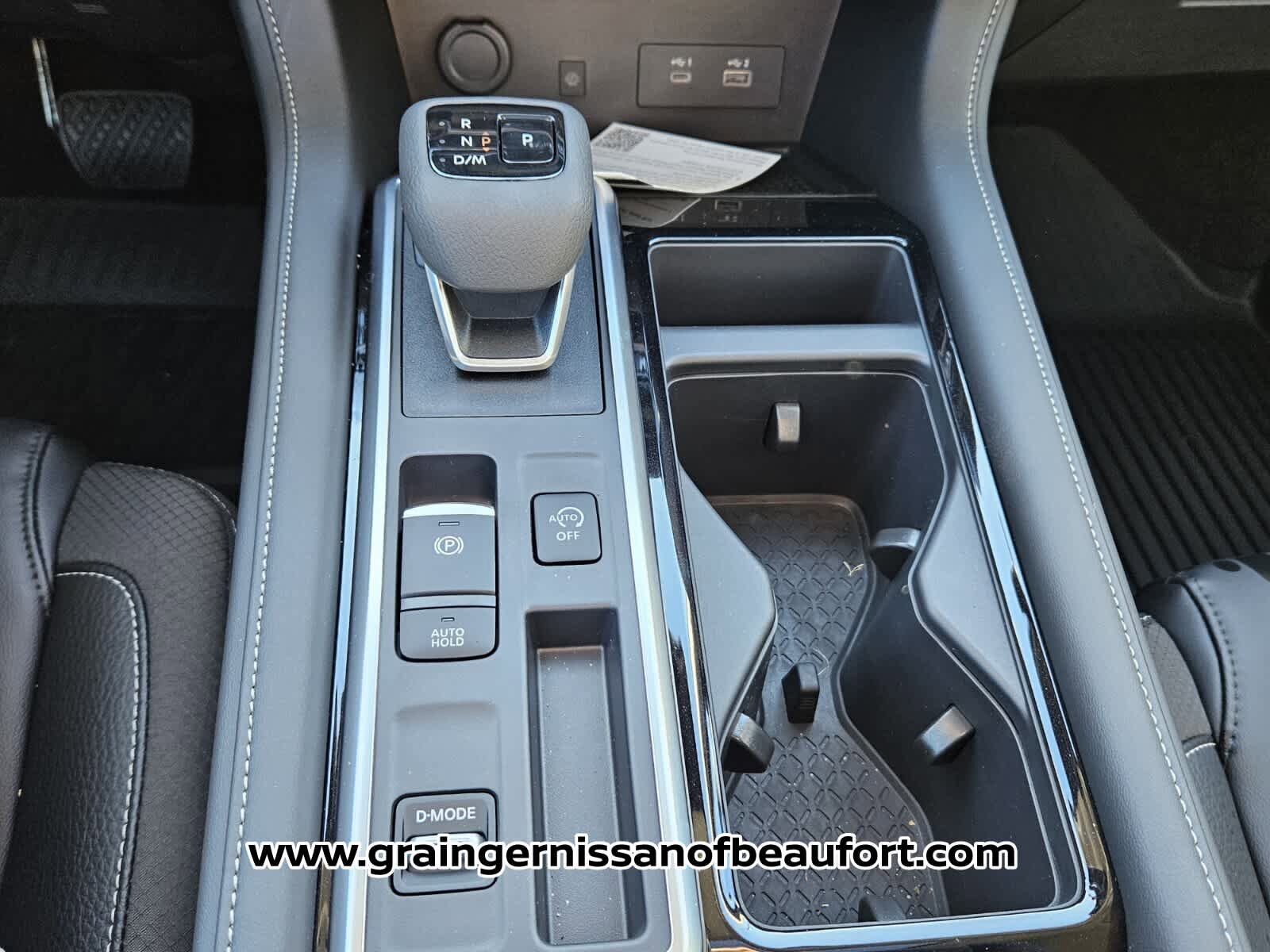 New 2025 Nissan Pathfinder SL w/ SL Premium Package FWD image 12
