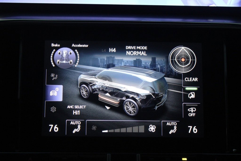 Used 2022 Lexus LX 600 4WD w/ Luxury Package image 20