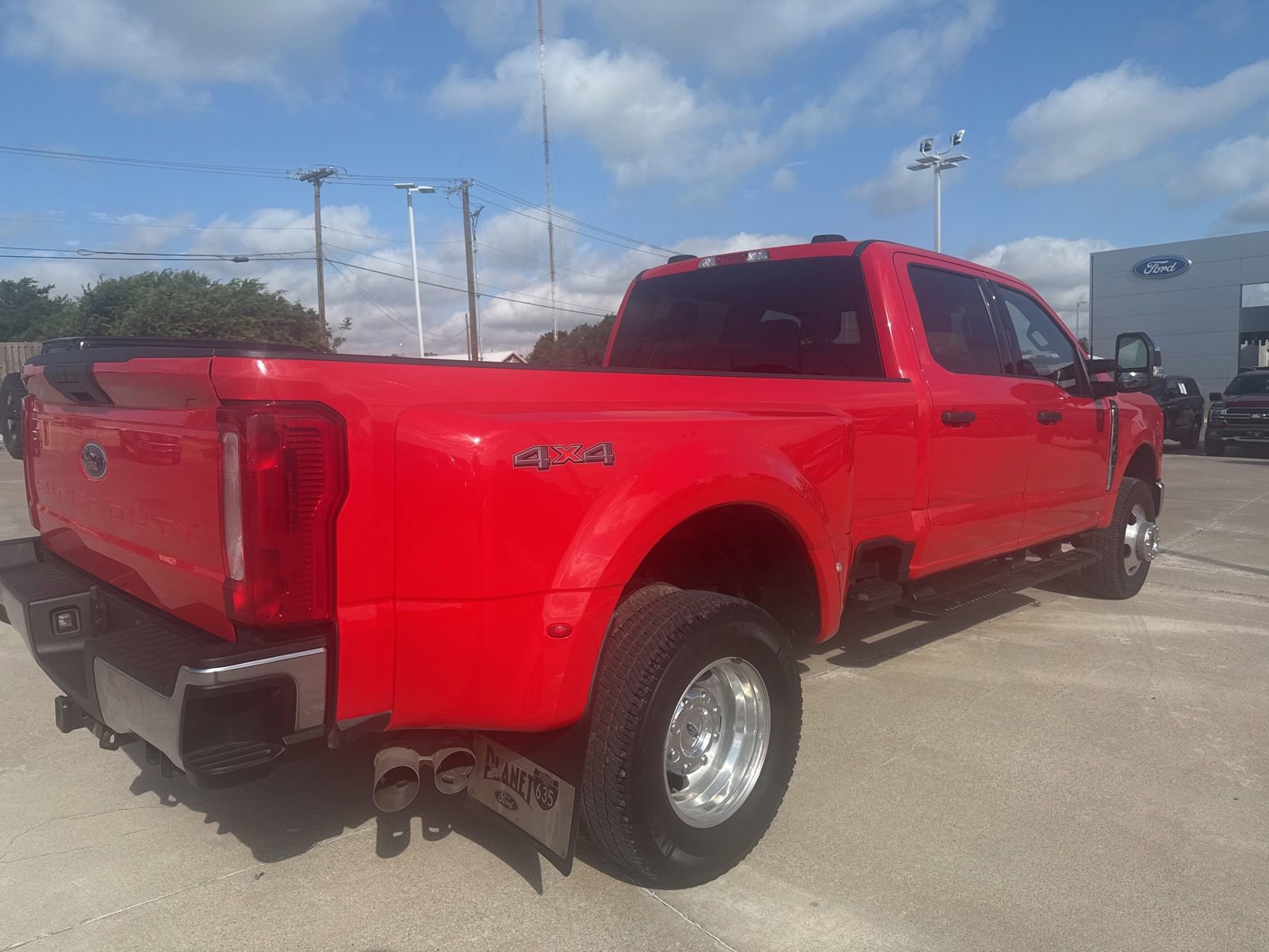 Used 2023 Ford F350 XLT AWD/4WD image 3