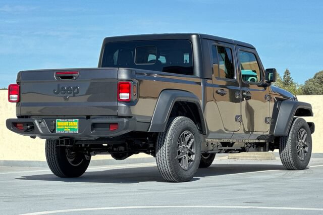 New 2026 Jeep Gladiator Sport AWD/4WD image 4