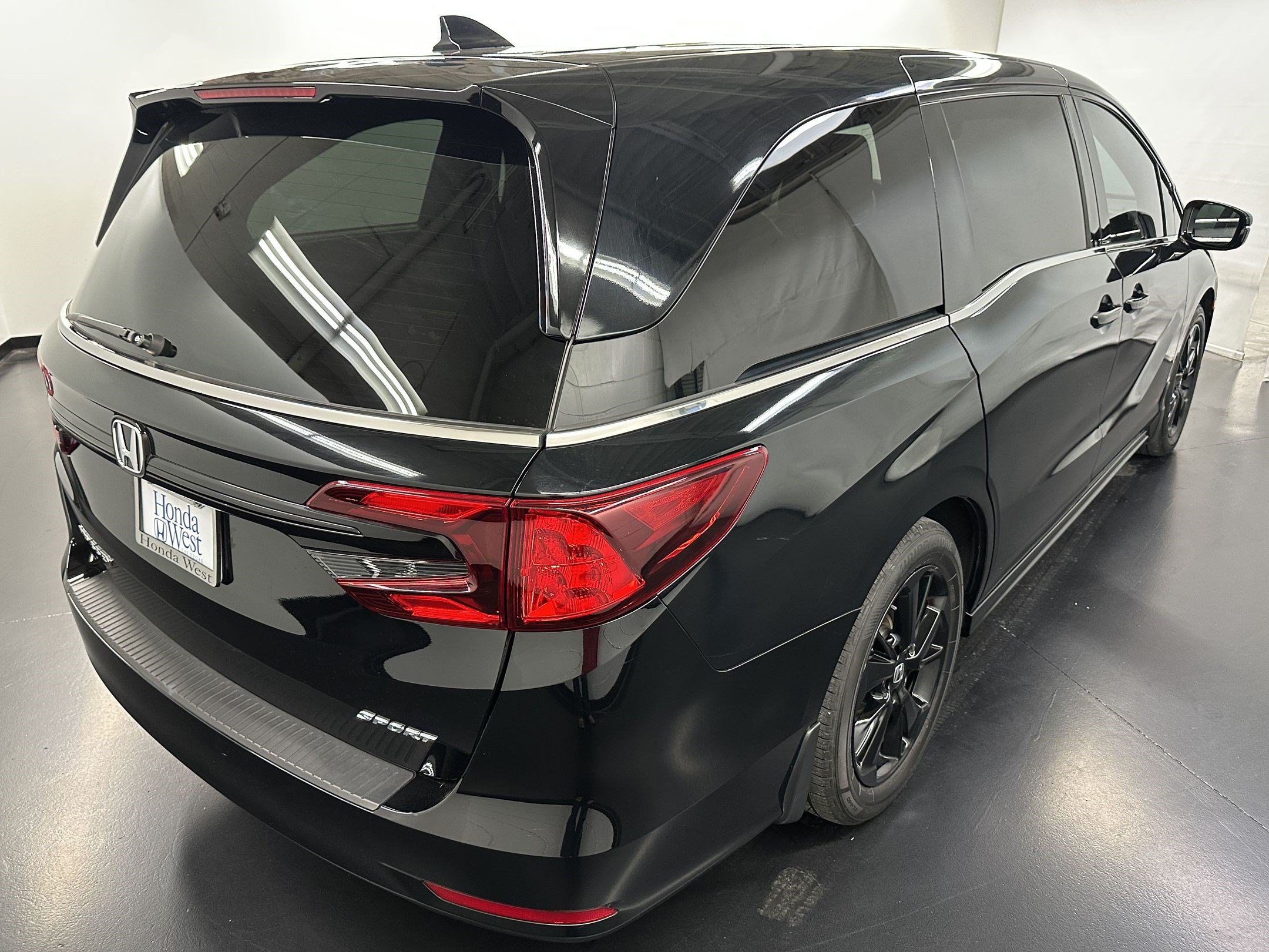 Certified 2024 Honda Odyssey Sport image 9