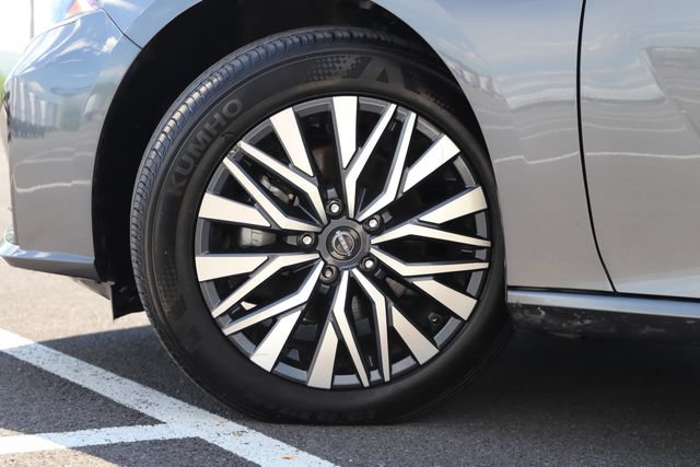 Used 2025 Nissan Altima 2.5 SV FWD image 2