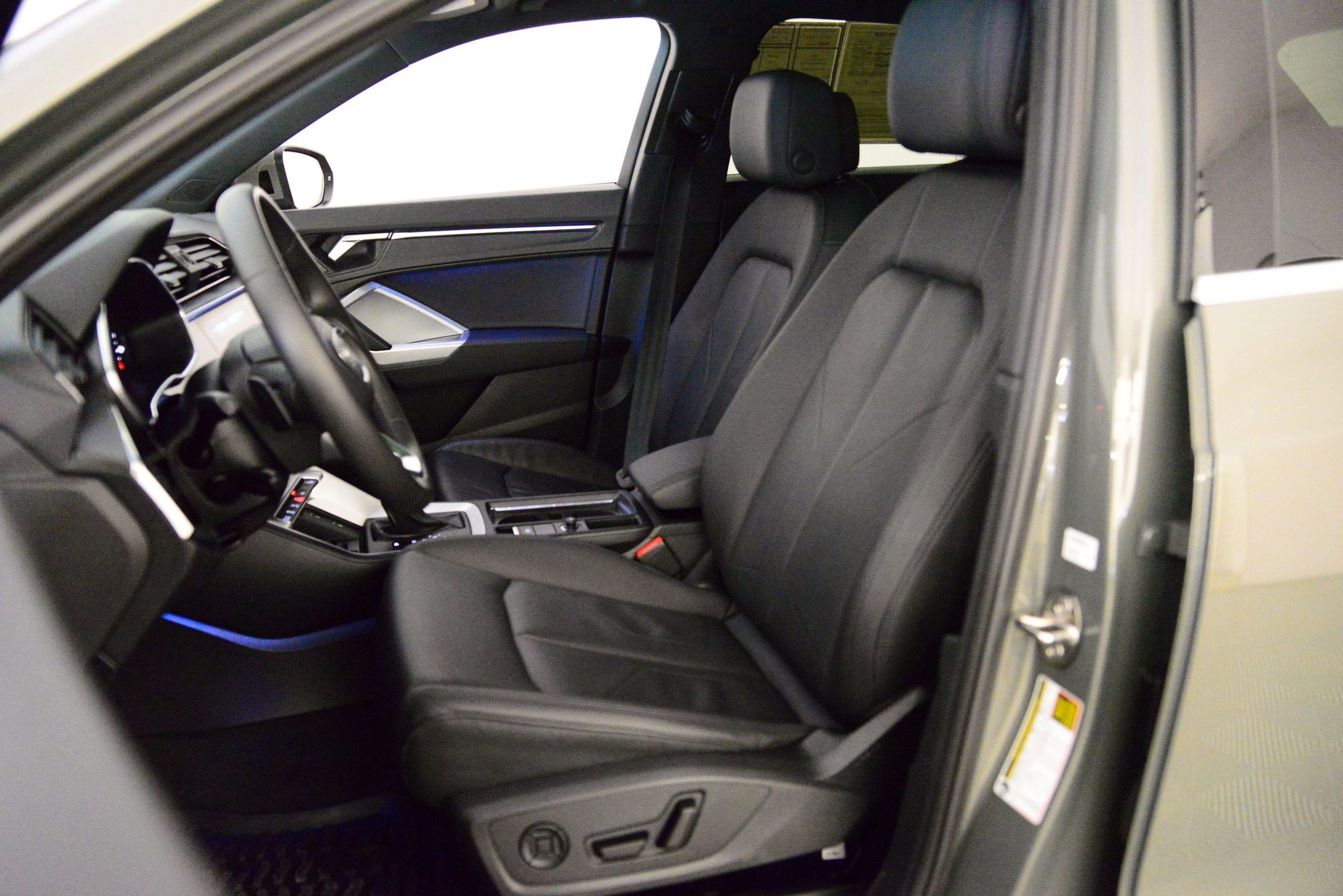 Certified 2025 Audi Q3 2.0T Premium Plus w/ Premium Plus Package image 4