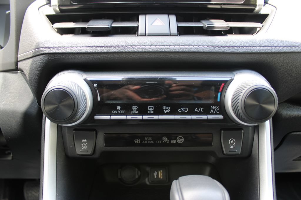 Used 2023 Toyota RAV4 LE AWD/4WD image 22