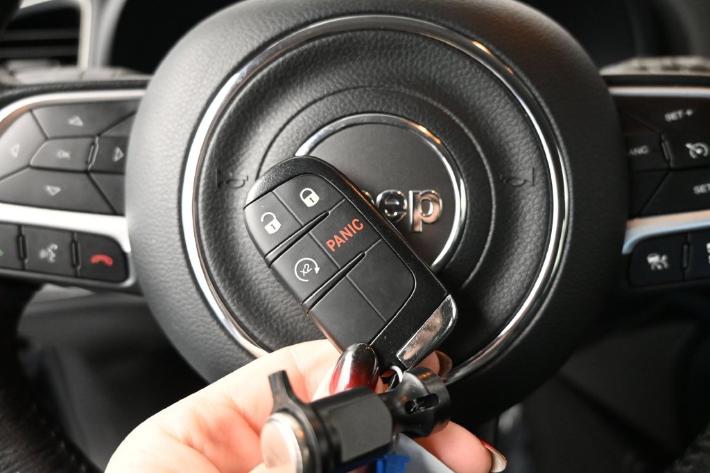 Used 2023 Jeep Renegade Limited w/ Limited Elite Group AWD/4WD image 39