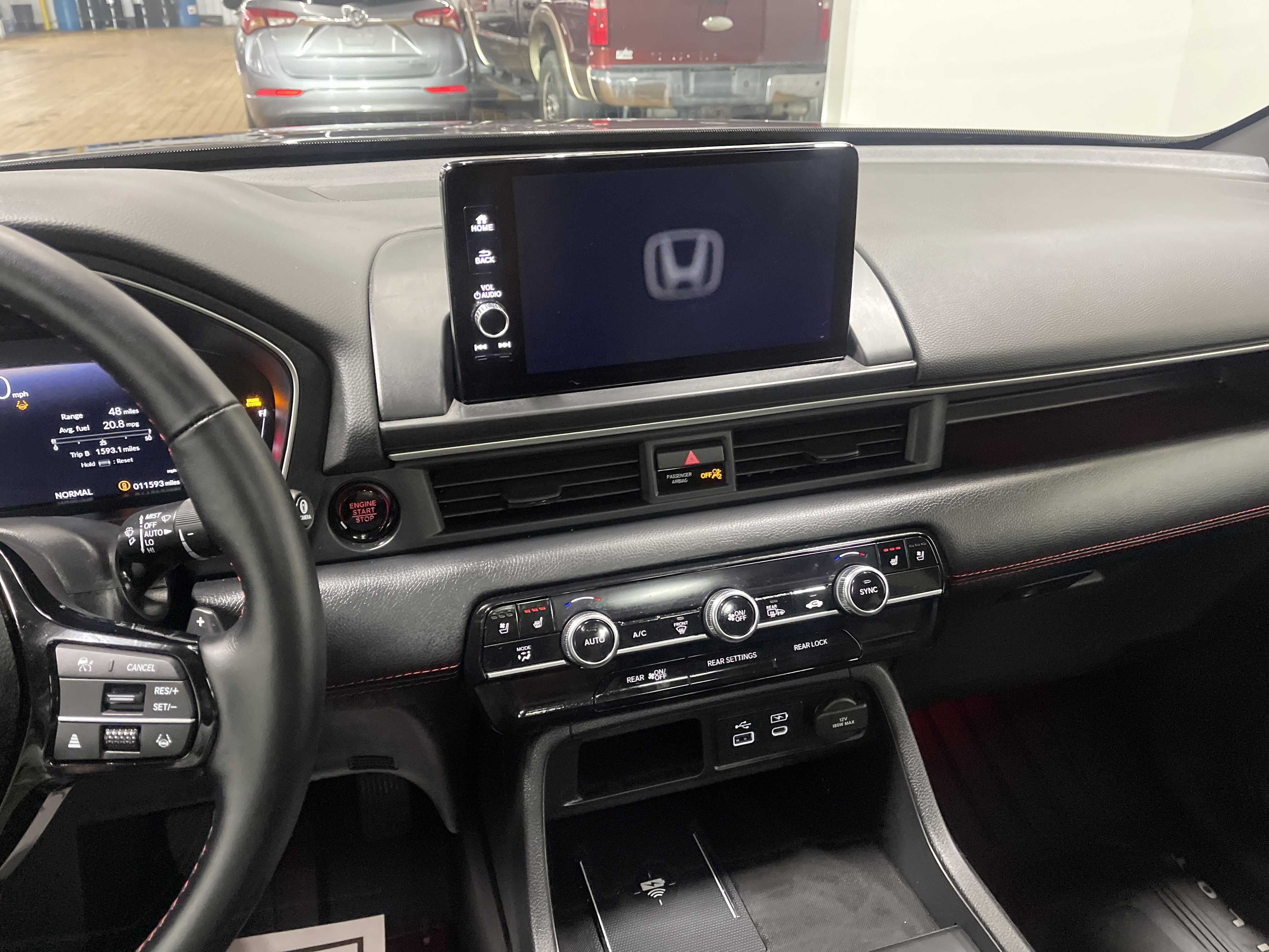 Used 2025 Honda Pilot Black Edition image 29