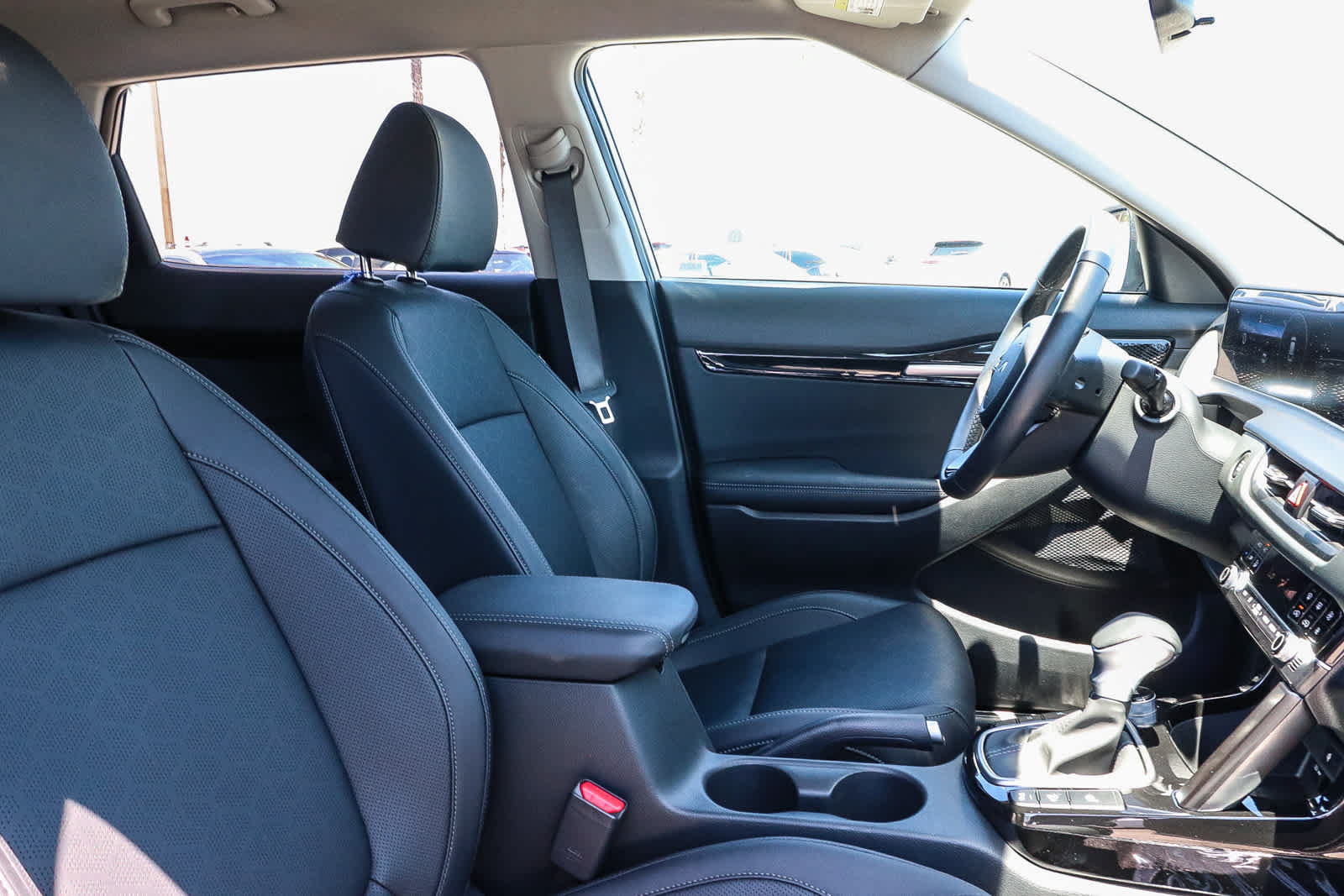 Used 2025 Kia Seltos EX FWD image 25
