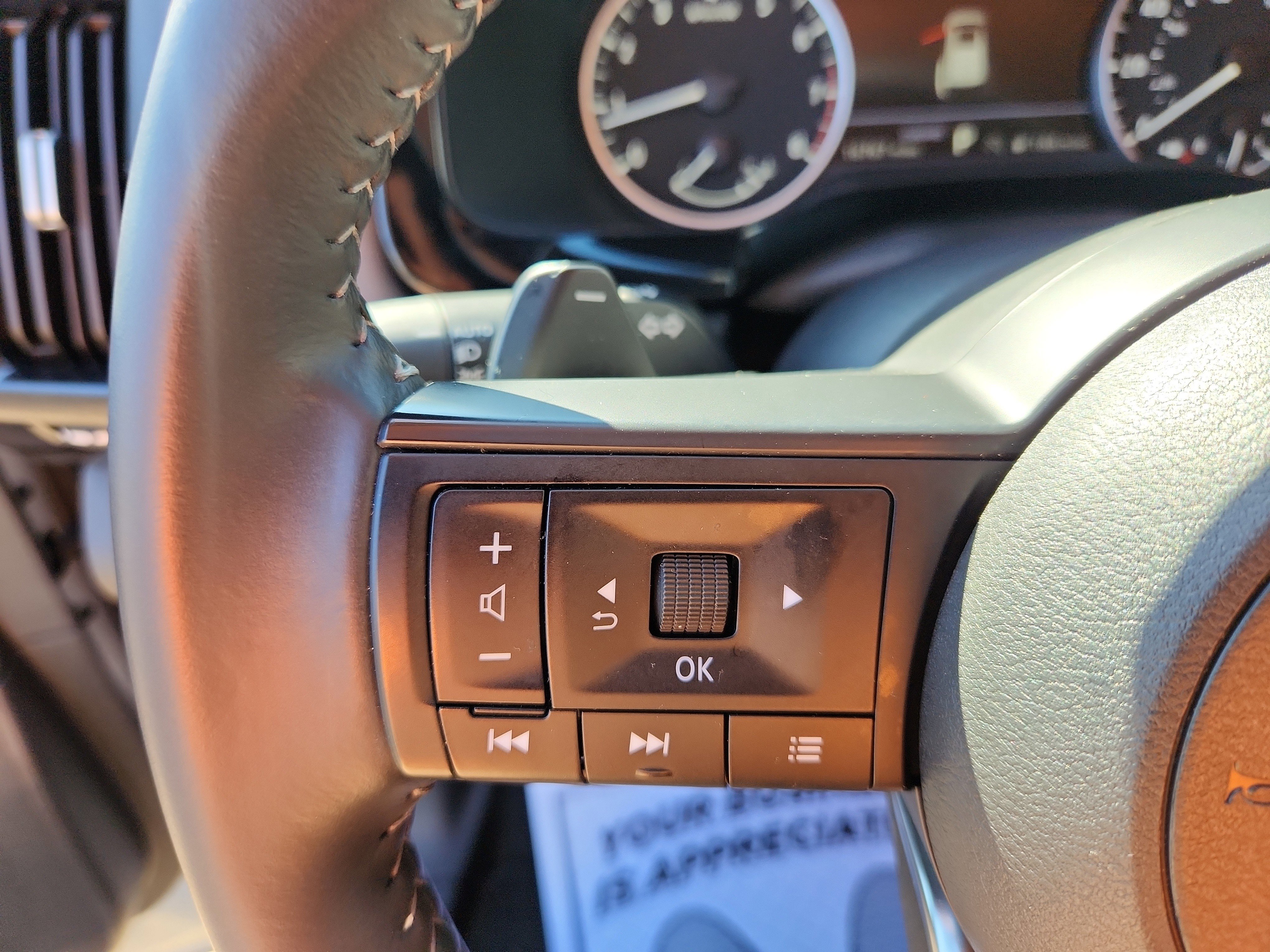 Used 2025 Nissan Pathfinder SV image 27