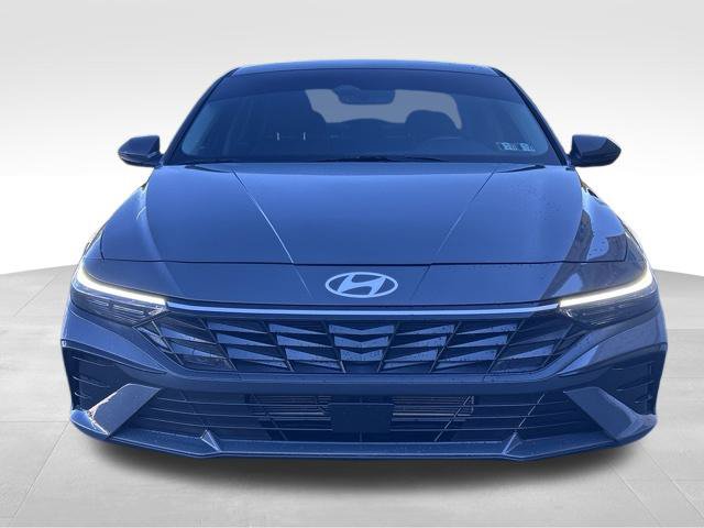 Used 2025 Hyundai Elantra Limited FWD image 8