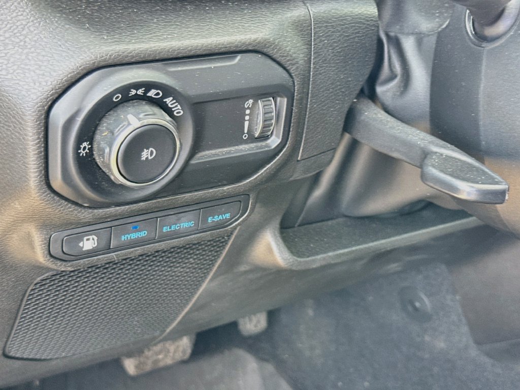 Used 2023 Jeep Wrangler Unlimited Sahara w/ Cold Weather Group AWD/4WD image 11