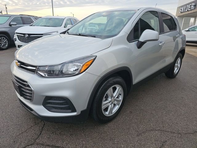 Used 2022 Chevrolet Trax LS w/ Tint and Cruise Package FWD image 3
