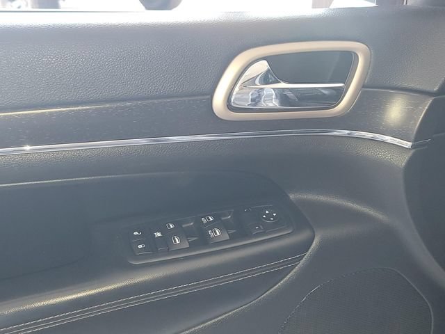 Used 2016 Jeep Grand Cherokee Limited AWD/4WD image 7