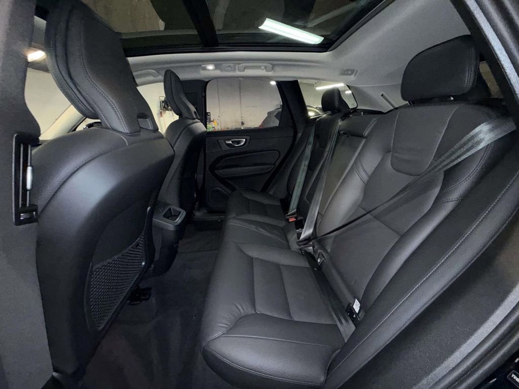 Used 2025 Volvo XC60 B5 Plus image 19