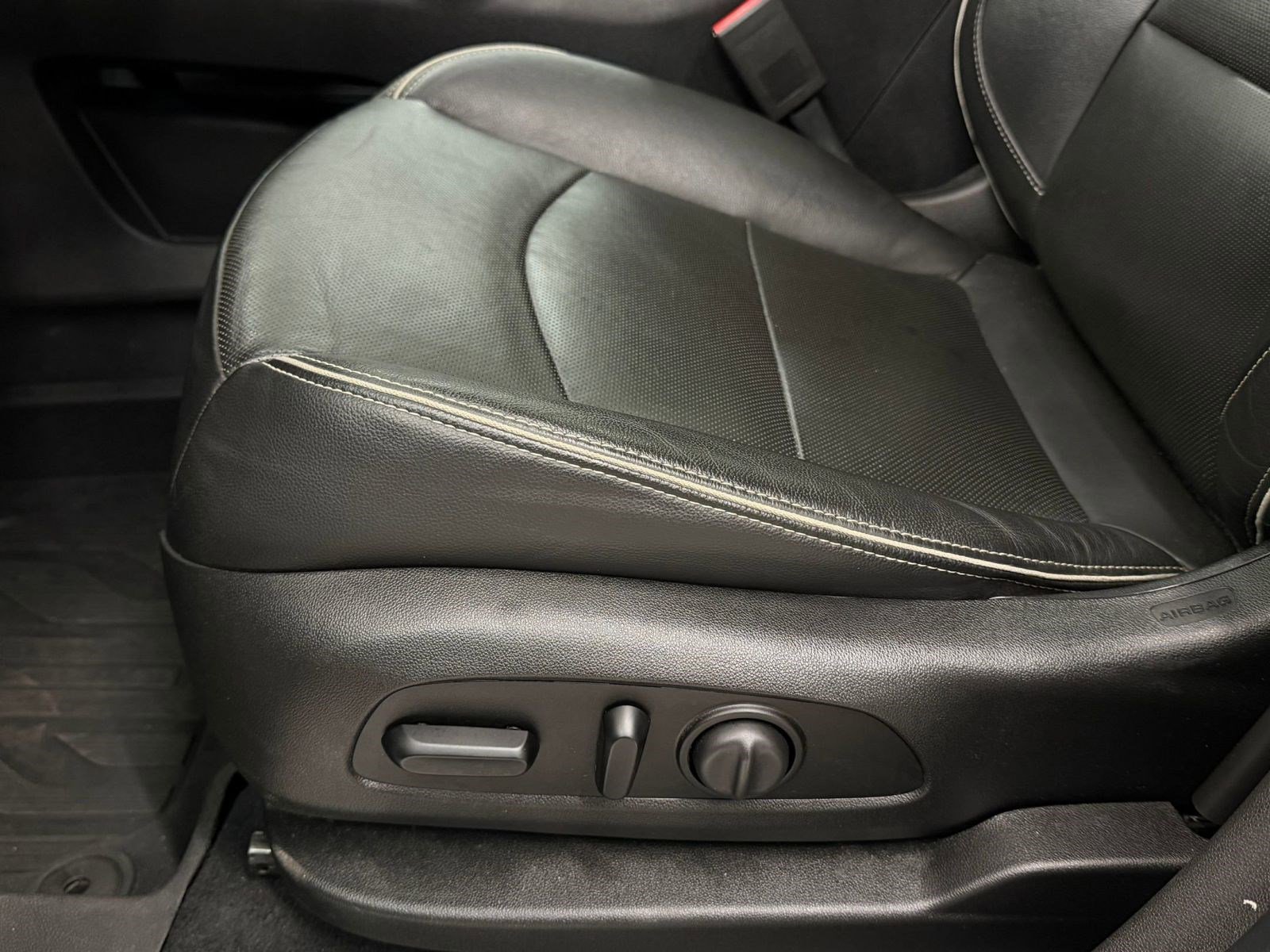 Used 2020 GMC Terrain Denali w/ Denali Premium Package image 12