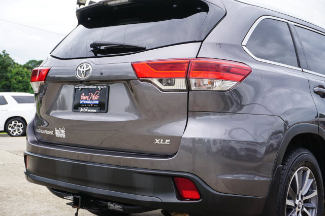 Used 2019 Toyota Highlander XLE FWD image 5