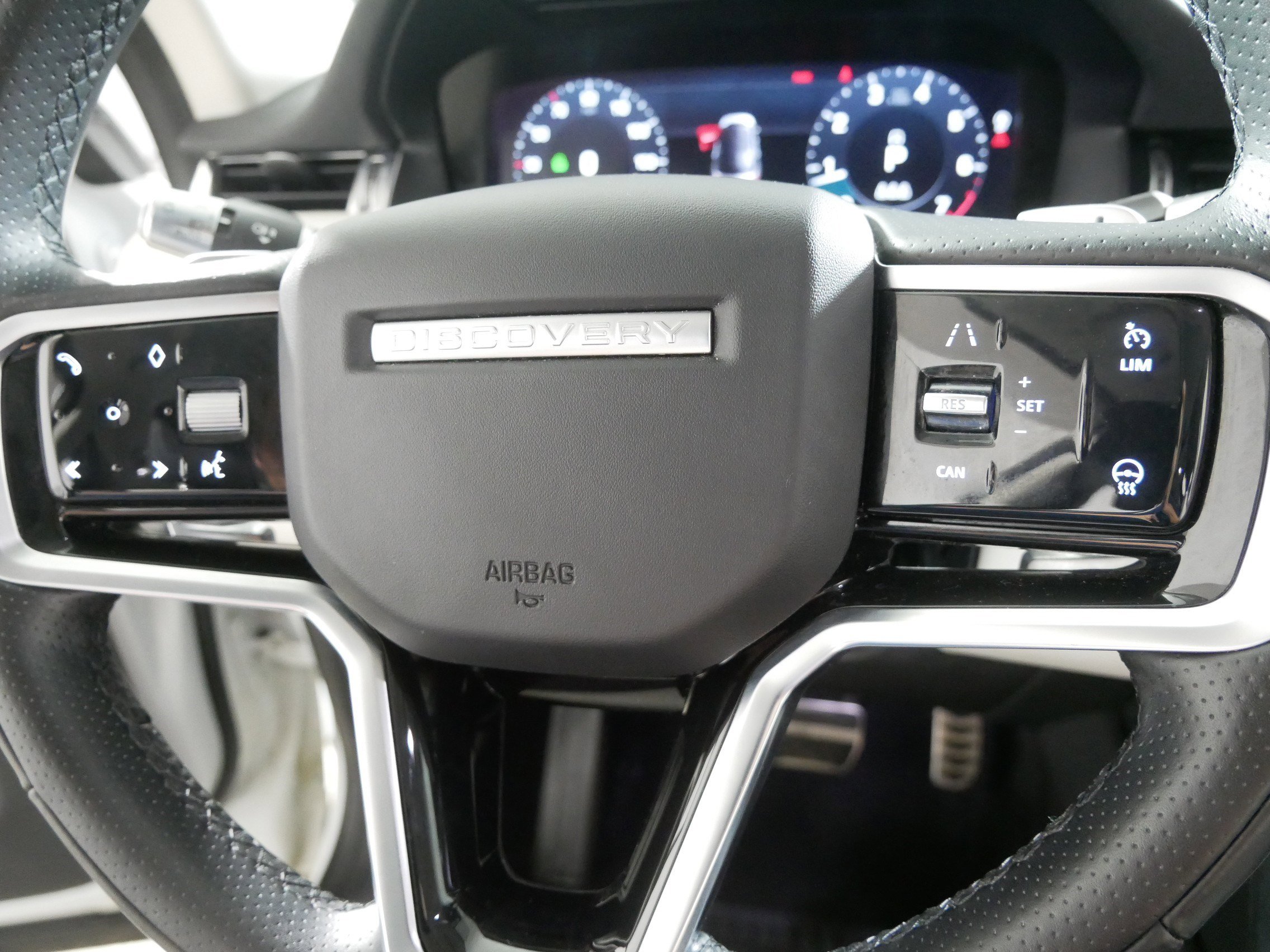 Used 2022 Land Rover Discovery Sport SE R-Dynamic image 25