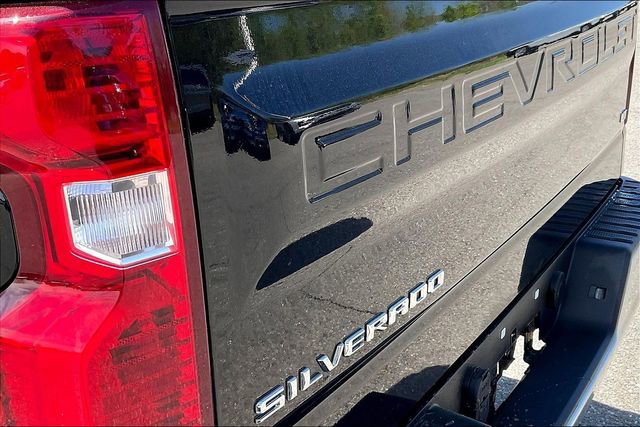 Used 2023 Chevrolet Silverado 1500 LT AWD/4WD image 22