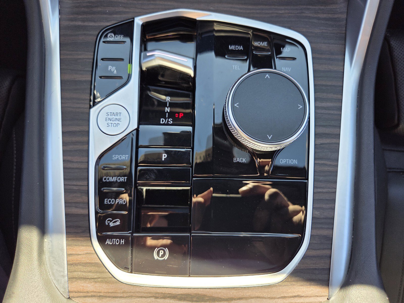 Certified 2024 BMW X6 xDrive40i w/ Premium Package image 25