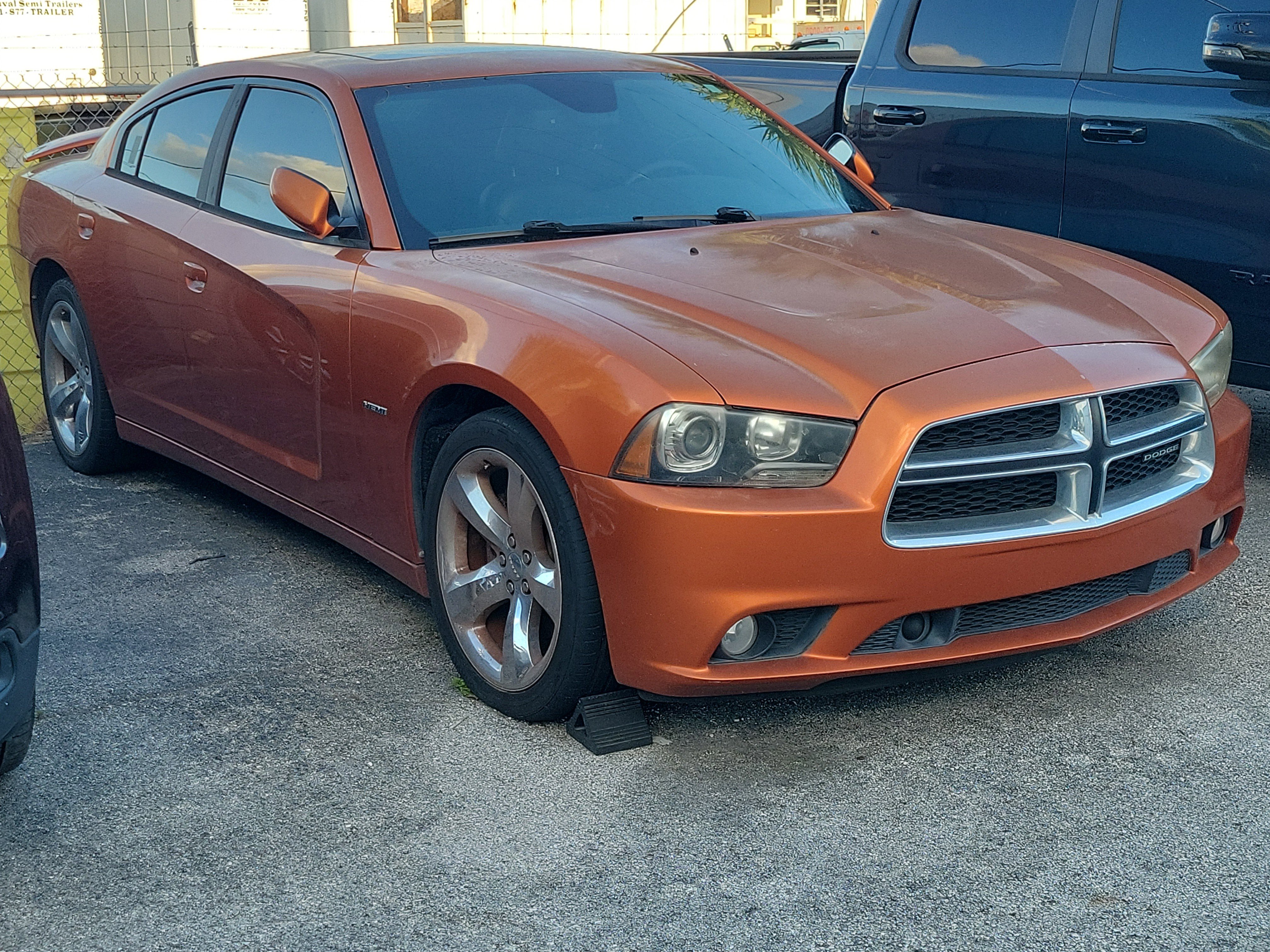 Used 2011 Dodge Charger R/T image 3