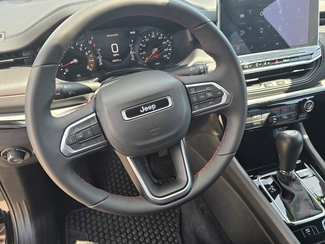 Used 2025 Jeep Compass Trailhawk image 35