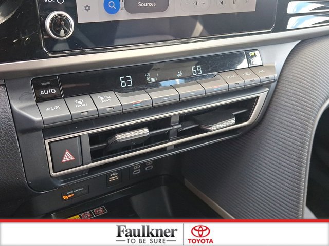 Certified 2025 Toyota Camry SE FWD image 15