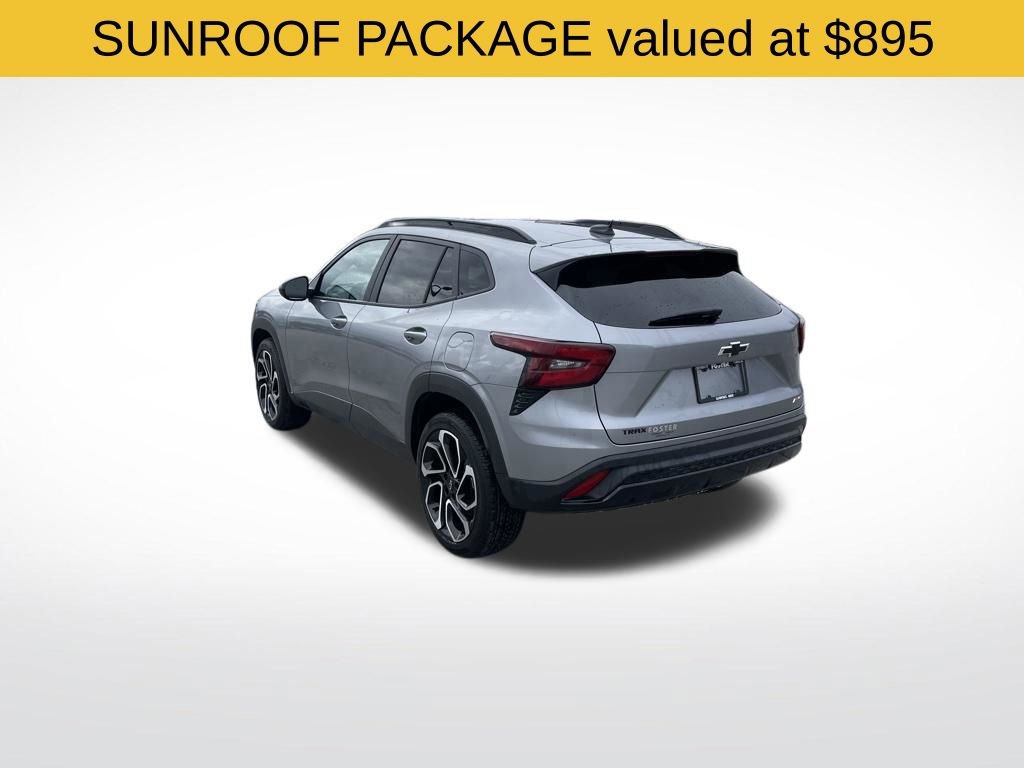 Used 2025 Chevrolet Trax RS w/ Sunroof Package image 3