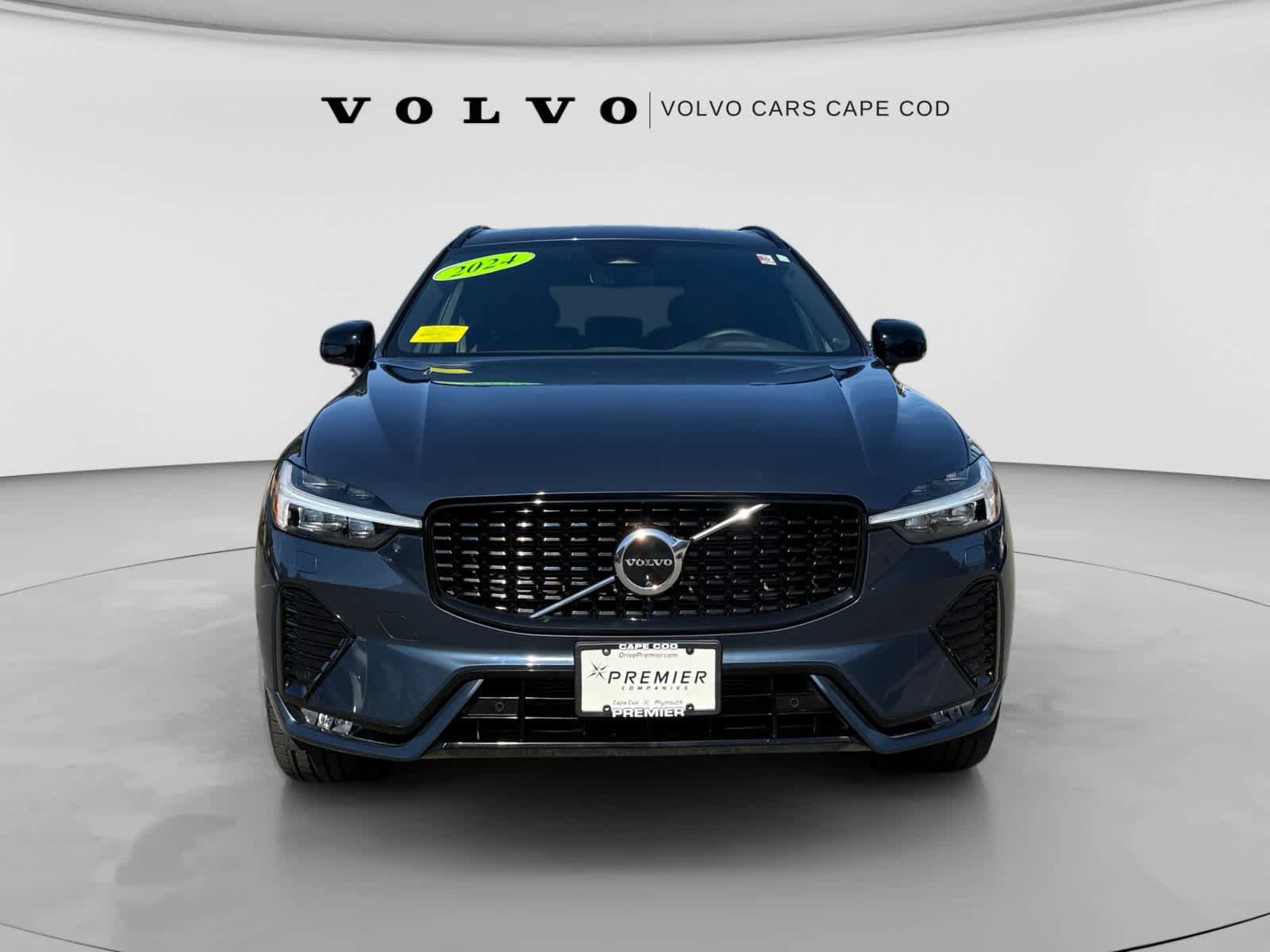 Used 2024 Volvo XC60 B5 Plus w/ Climate Package AWD/4WD image 2