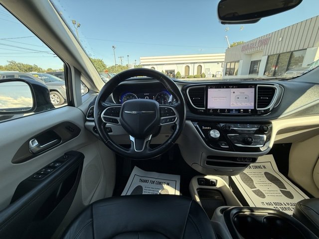Certified 2021 Chrysler Pacifica Touring-L image 22