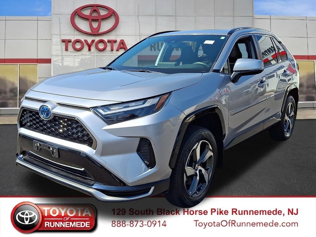 Used 2022 Toyota RAV4 SE w/ Weather & Moonroof Package AWD/4WD image 3