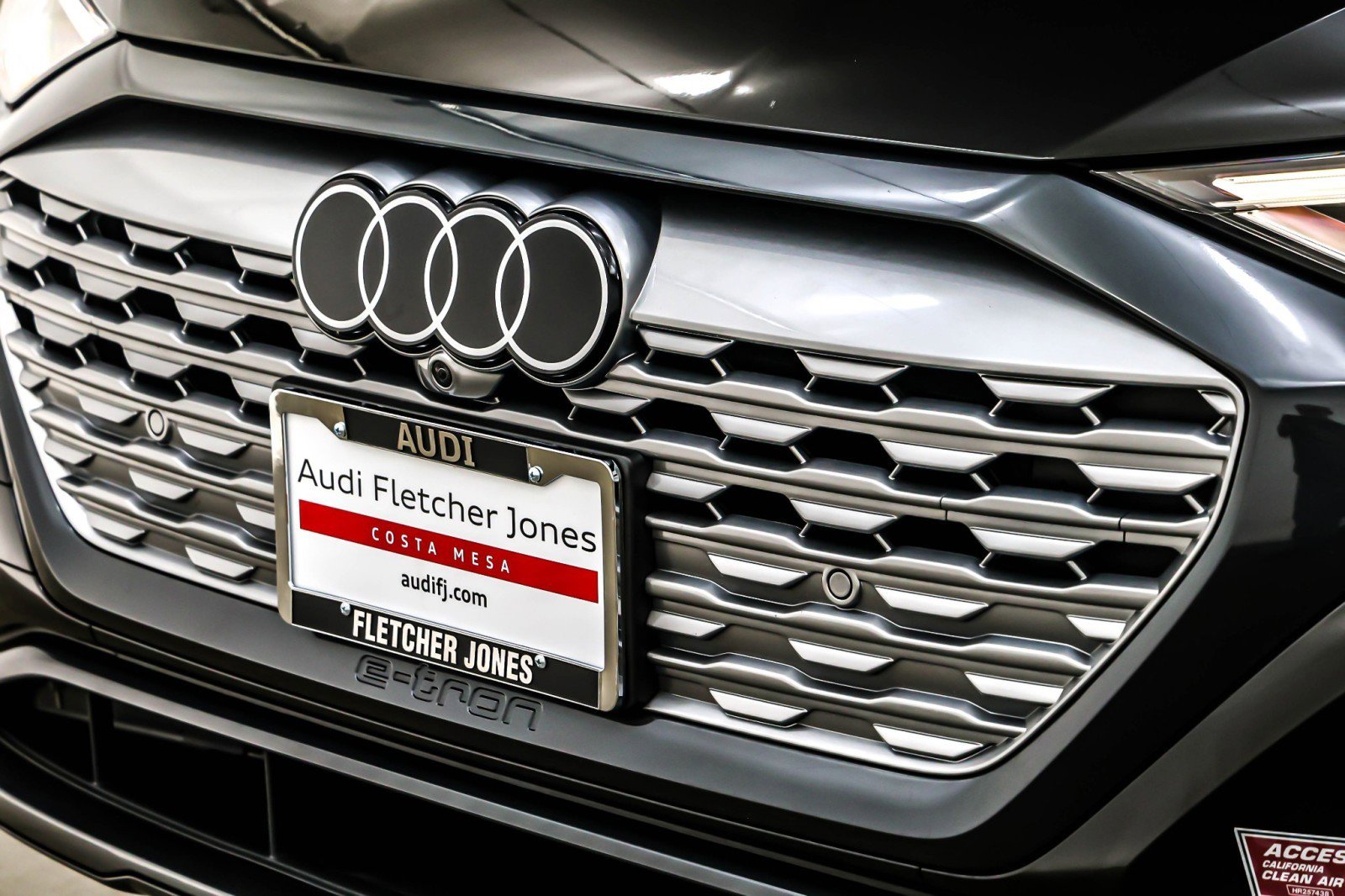 Used 2024 Audi Q8 e-tron Premium Plus image 13