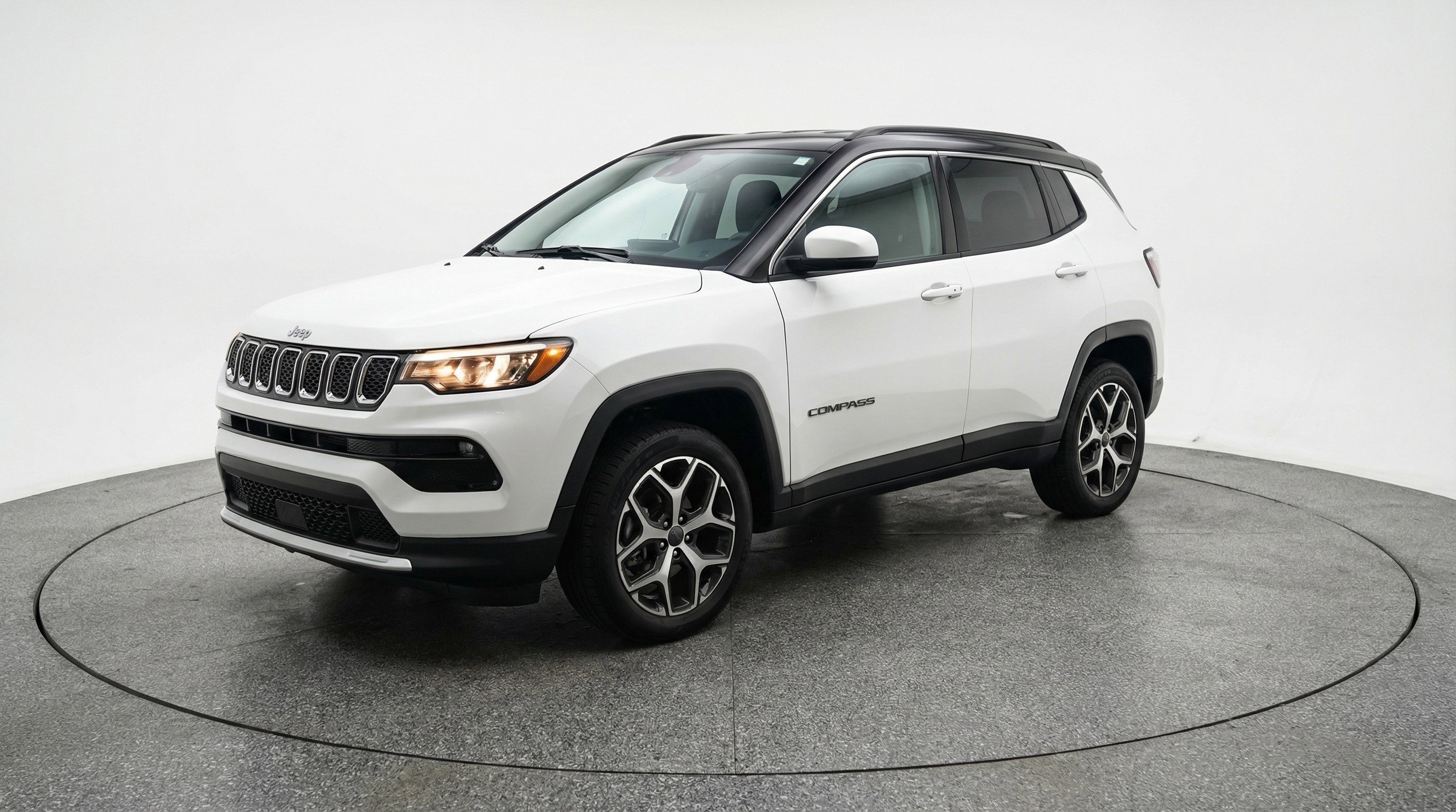 Used 2025 Jeep Compass Limited AWD/4WD image 3