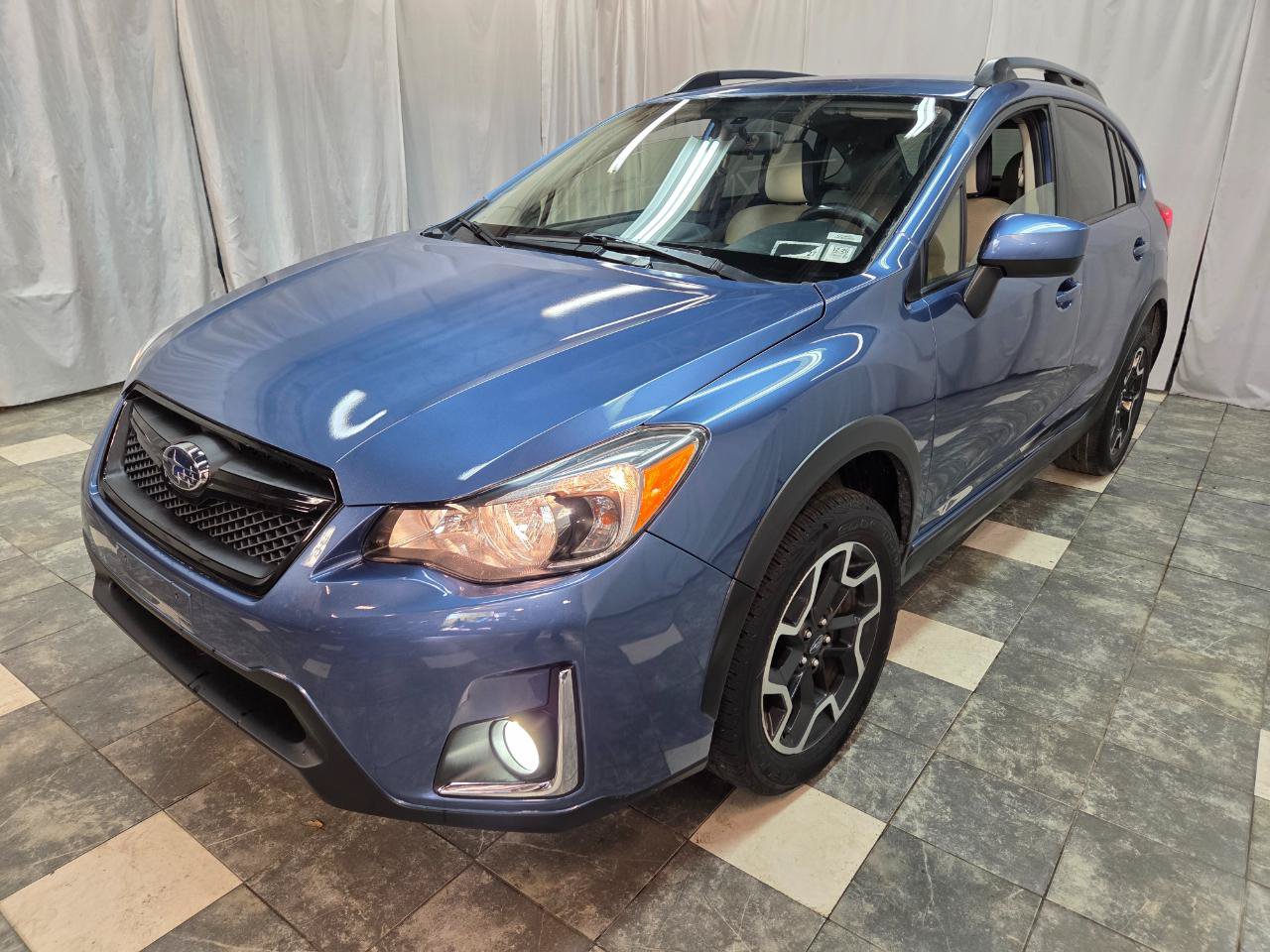 Used 2017 Subaru Crosstrek 2.0i Premium AWD/4WD image 2