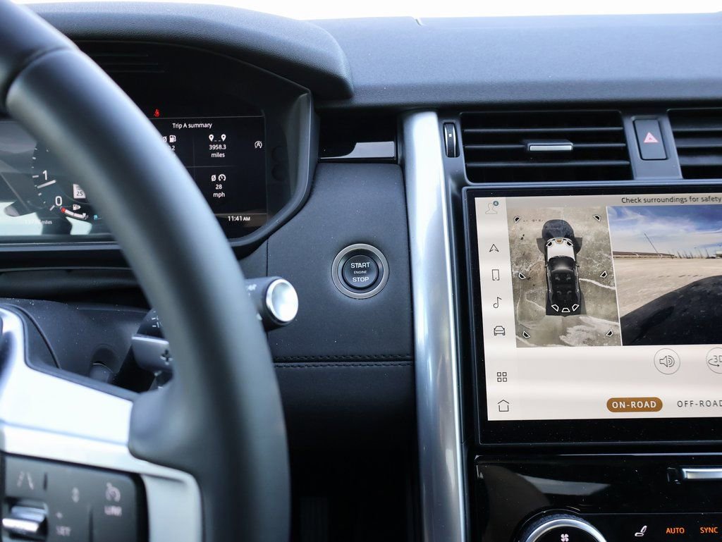Used 2025 Land Rover Discovery S image 29