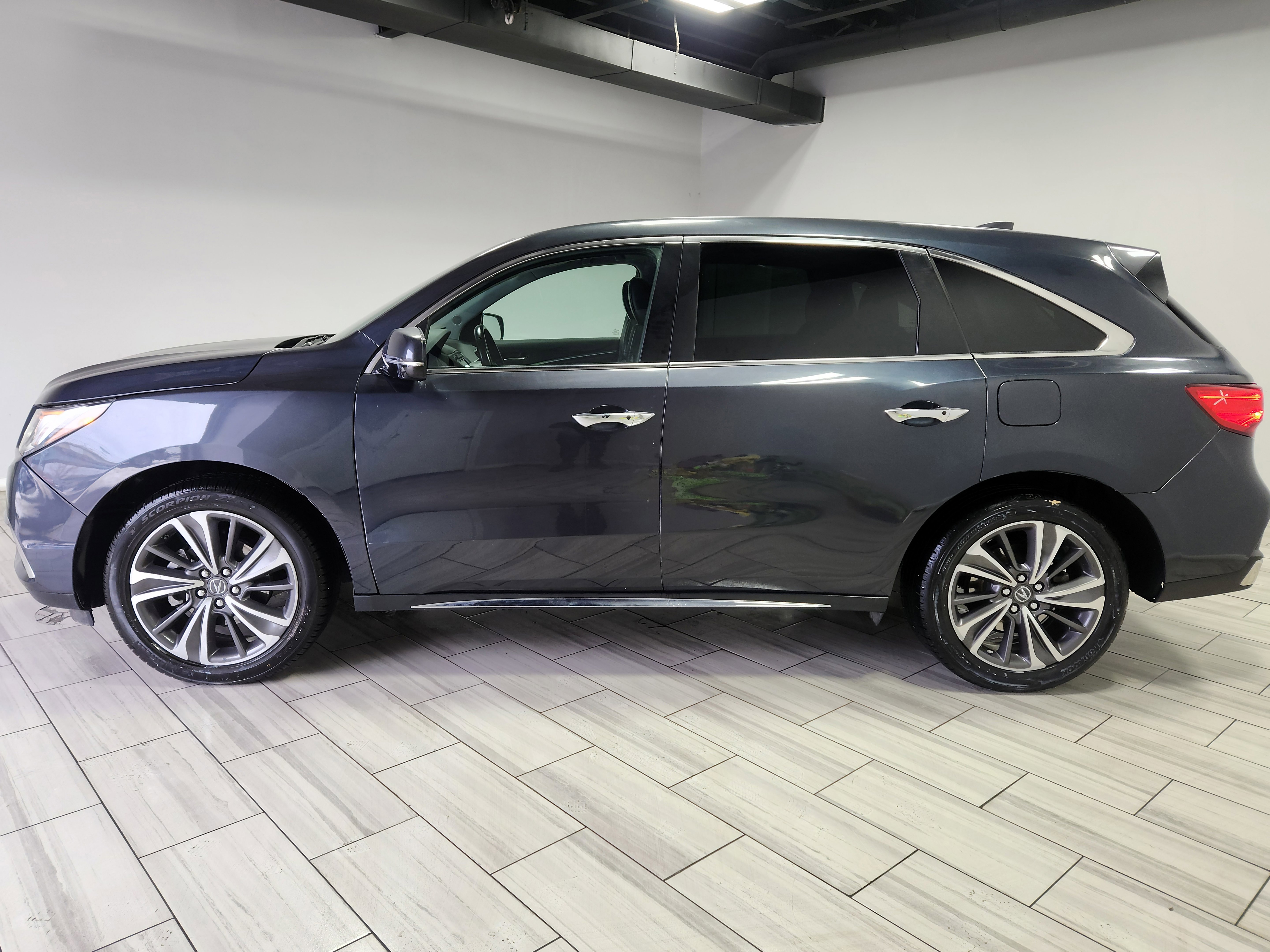 Used 2020 Acura MDX SH-AWD w/ Technology Package image 2