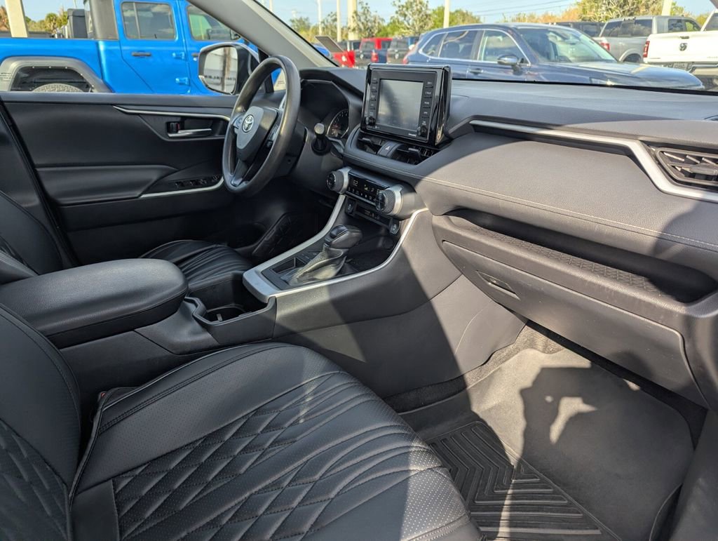Used 2022 Toyota RAV4 XLE w/ Convenience Package image 9